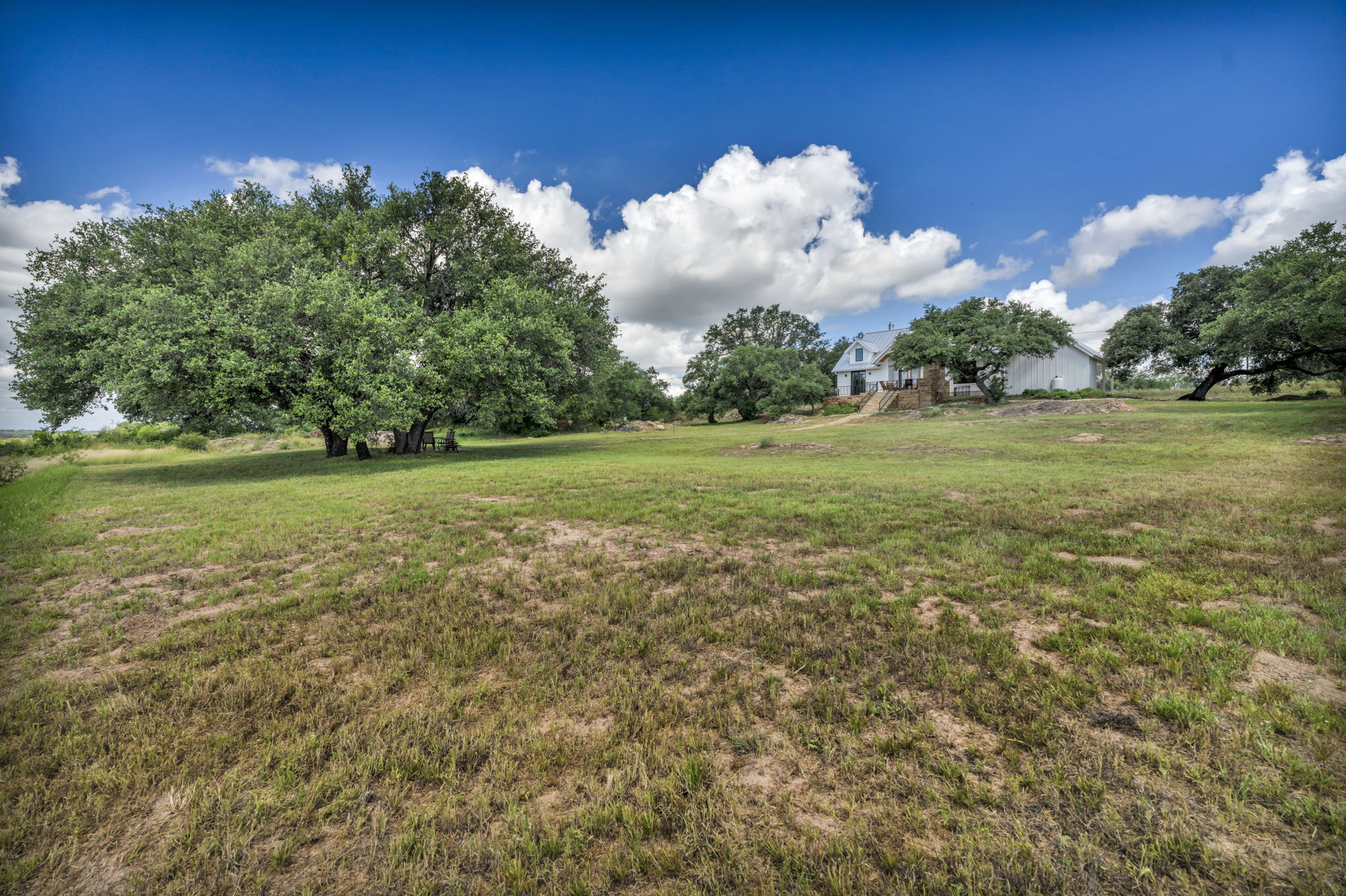 TWO Acres of riverfront, rock outcroppings and oak trees!