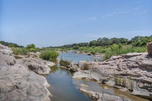 Incredible Rock outcroppings and riverfront!