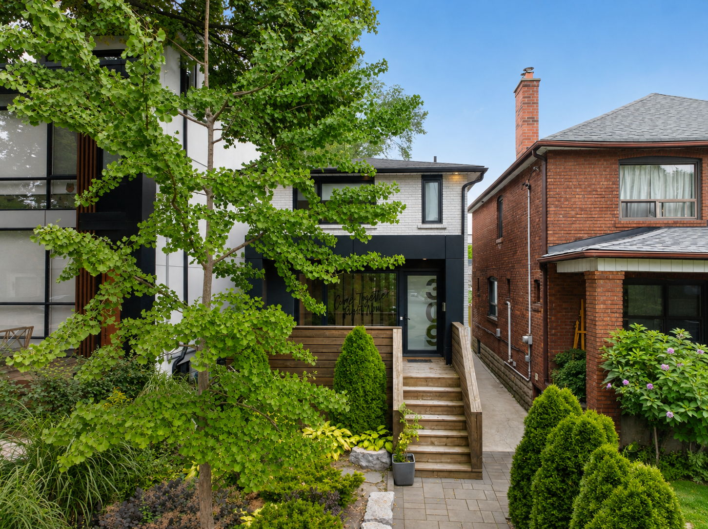 309 Wychwood Ave Toronto, ON M6C 2T6