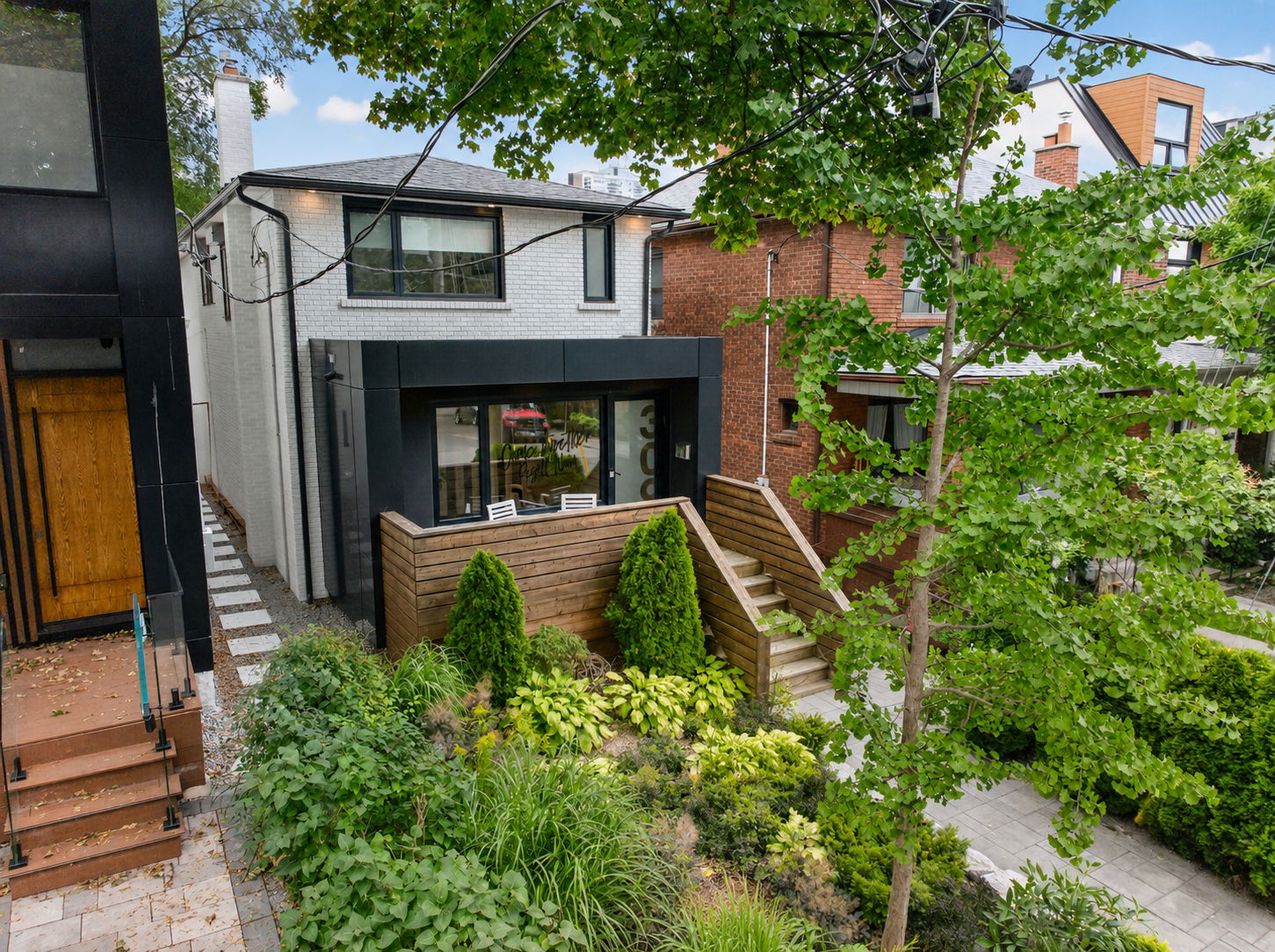 309 Wychwood Ave Toronto, ON M6C 2T6