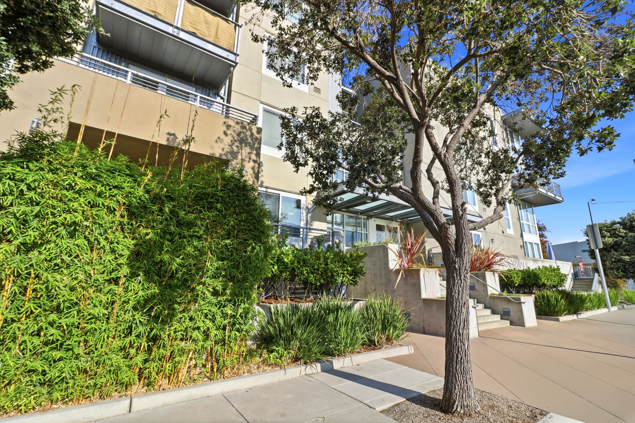 003_f8_3090 Glascock St 