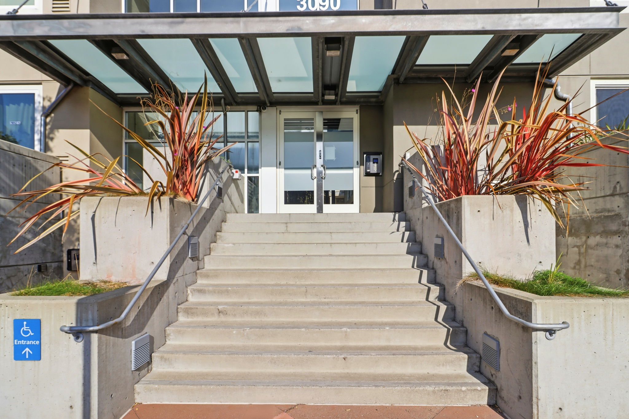 006_f8_3090 Glascock St 