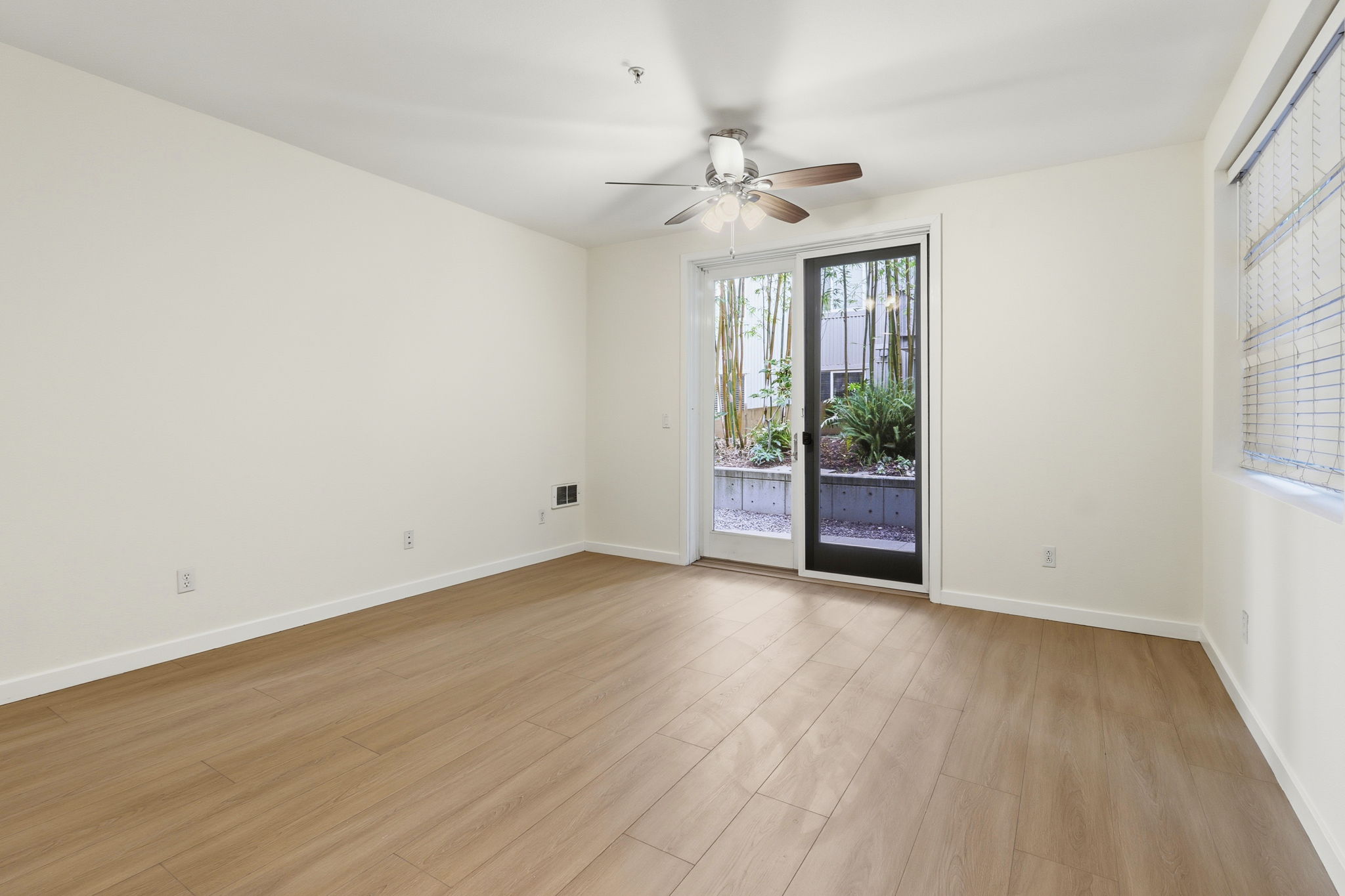 016_f8_3090 Glascock St 