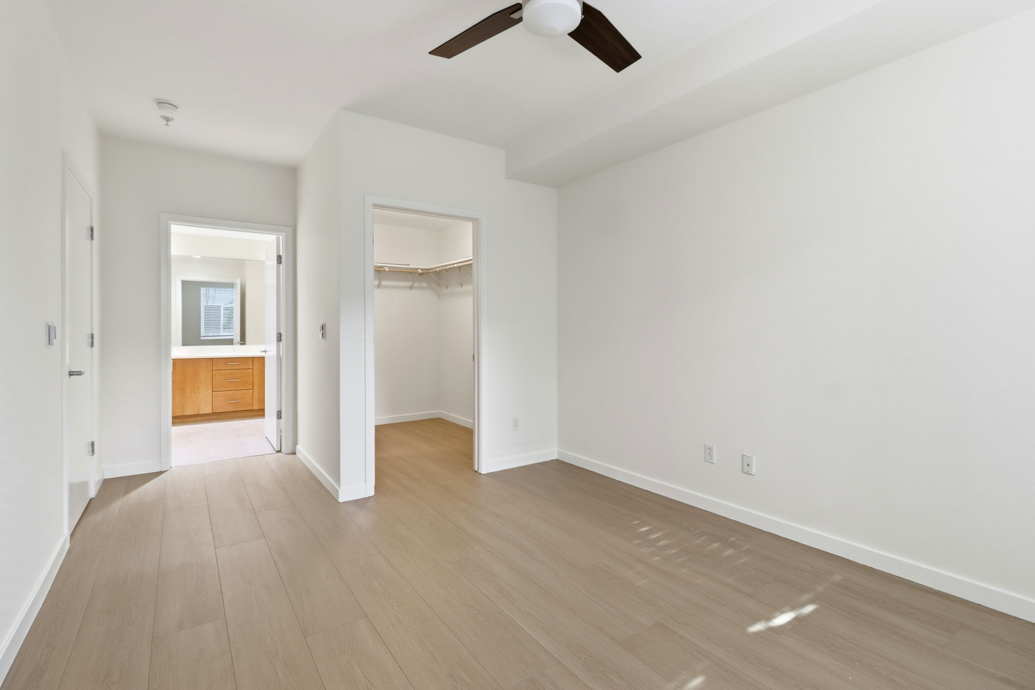 029_f8_3090 Glascock St 