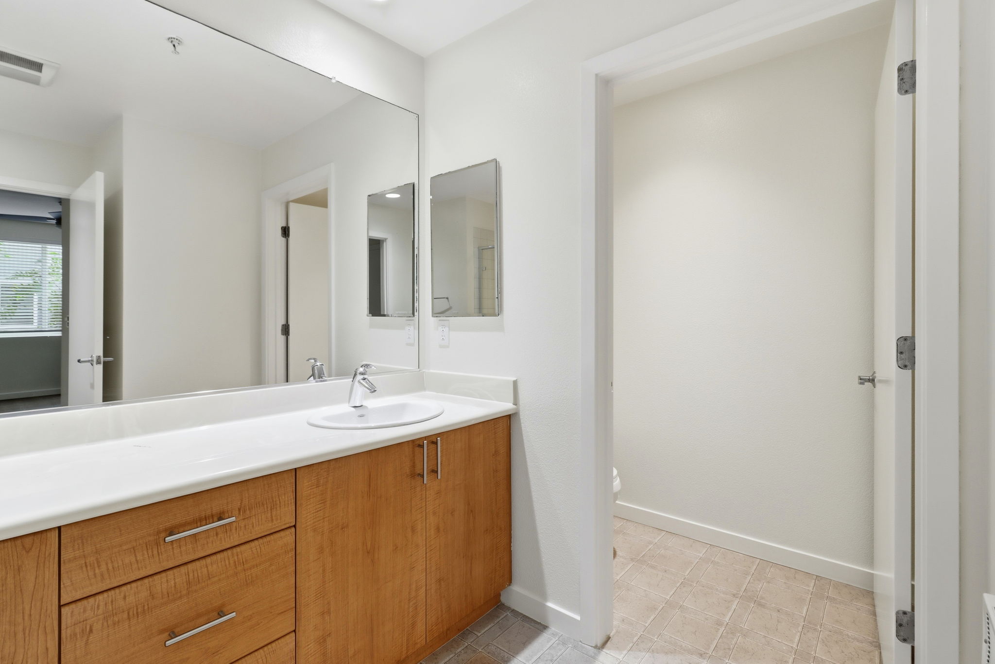 033_f8_3090 Glascock St 