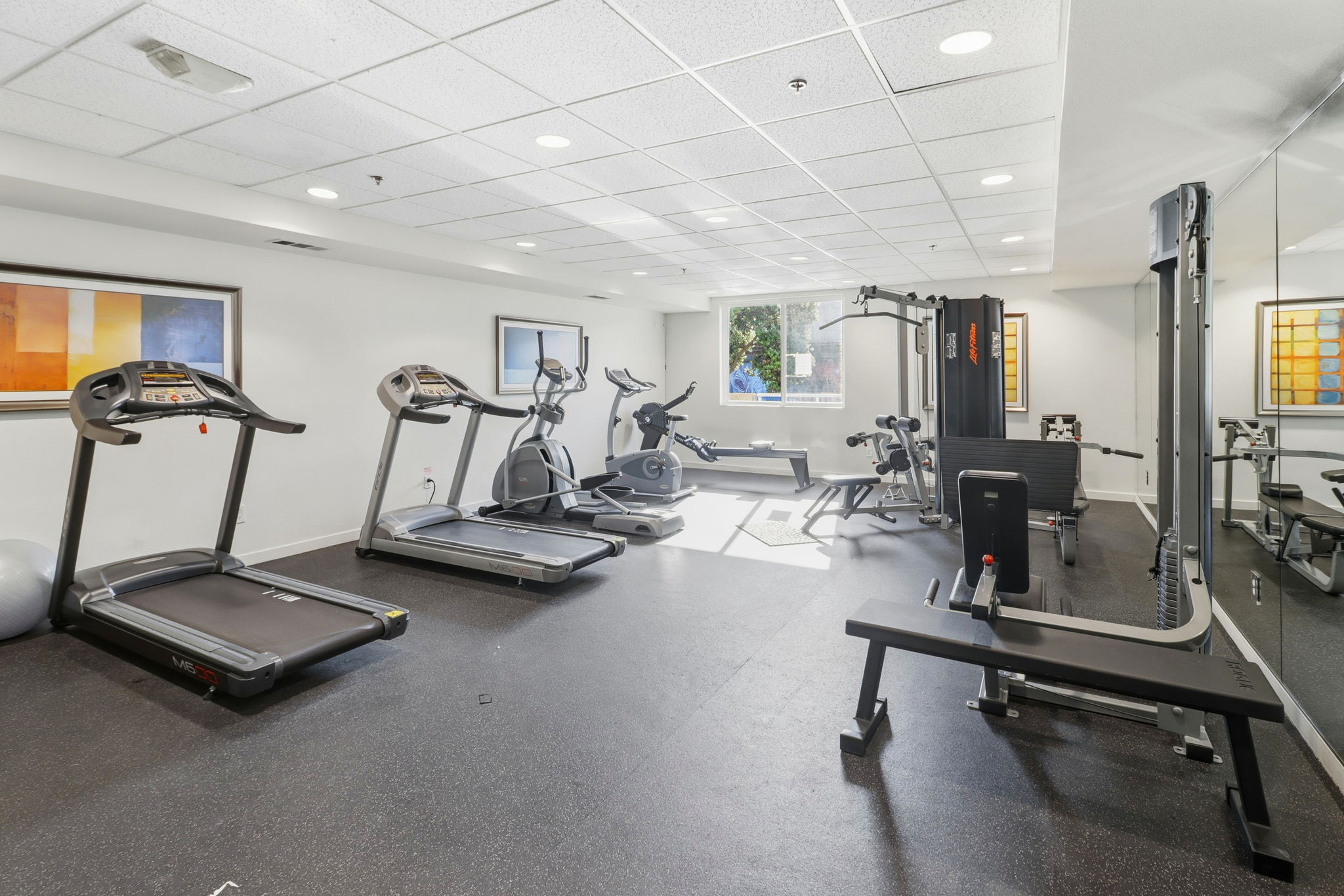 047_f8_3090 Glascock St 