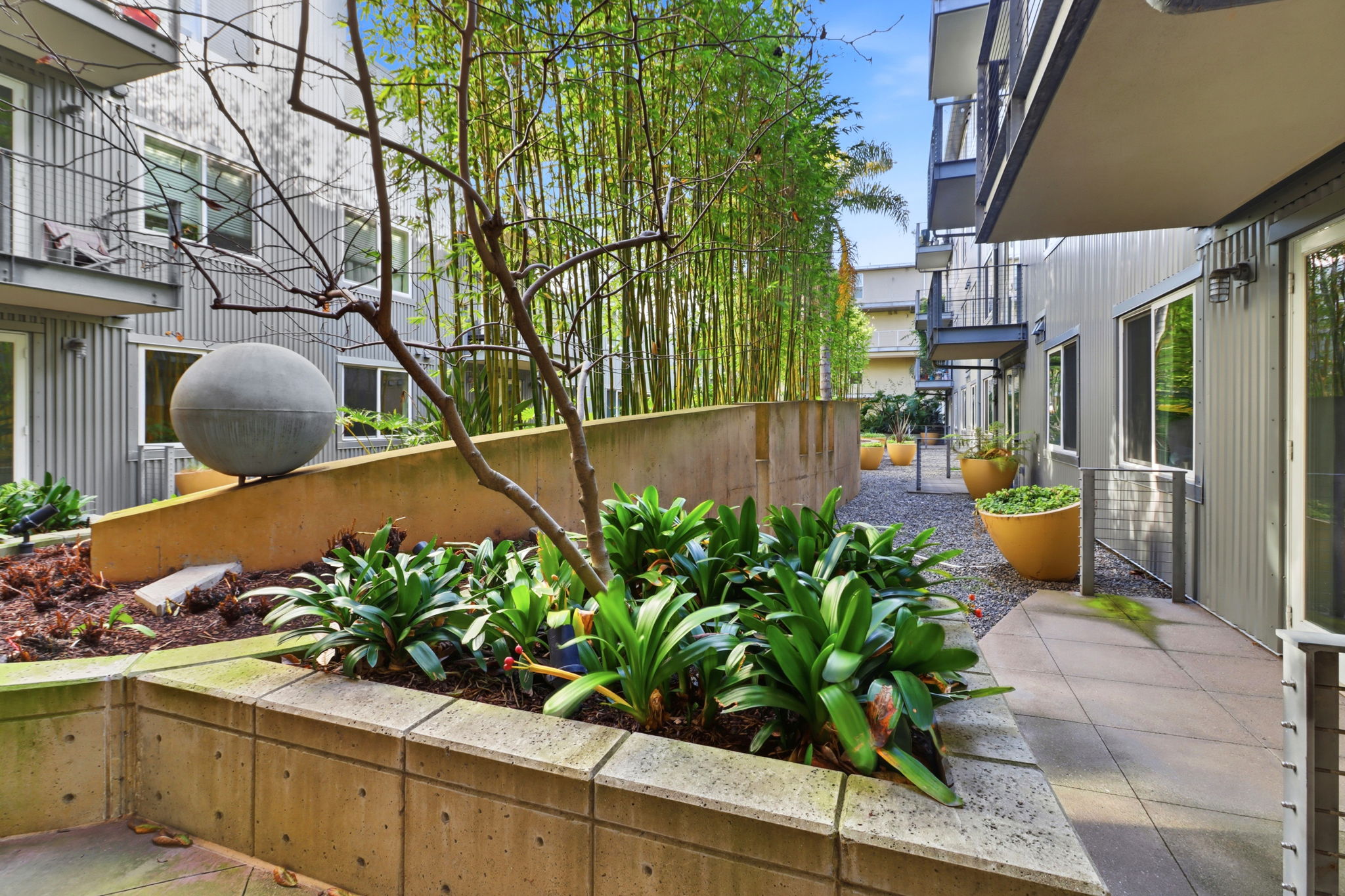 054_f8_3090 Glascock St 