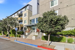 002_f8_3090 Glascock St 