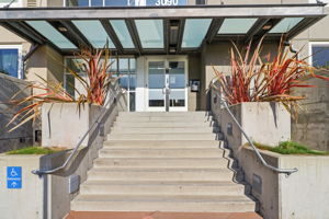 006_f8_3090 Glascock St 