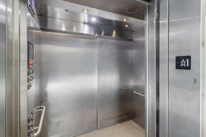 009_f8_3090 Glascock St 