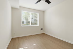 027_f8_3090 Glascock St 