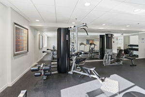 048_f8_3090 Glascock St 