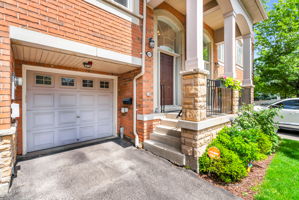 Front Porch/Entrance