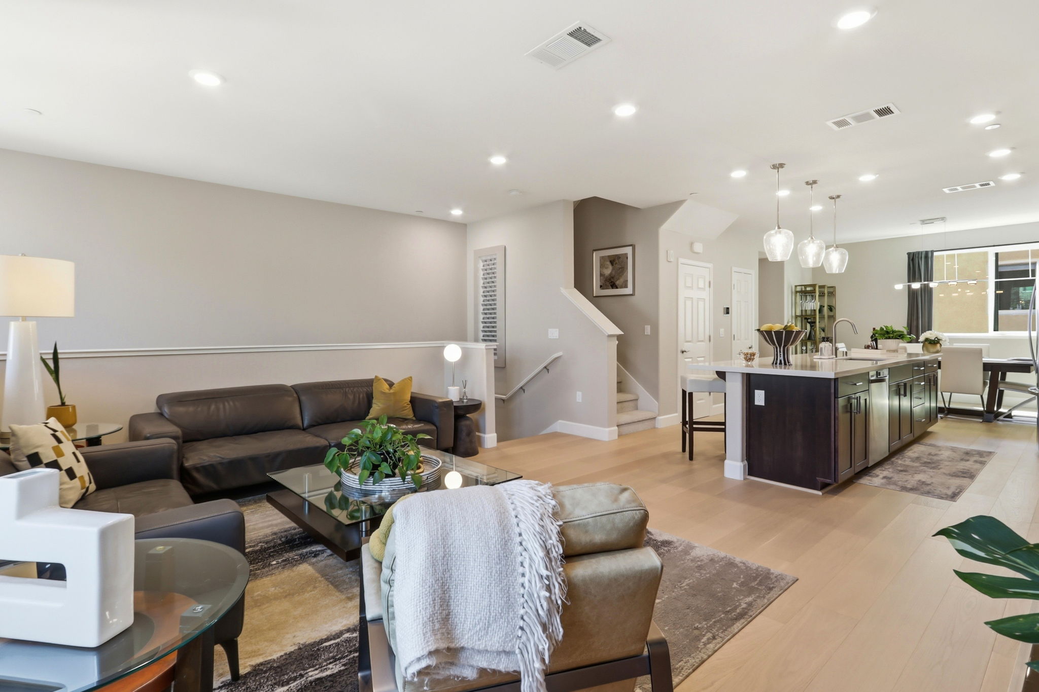 010_F8_3091 Lina St 4