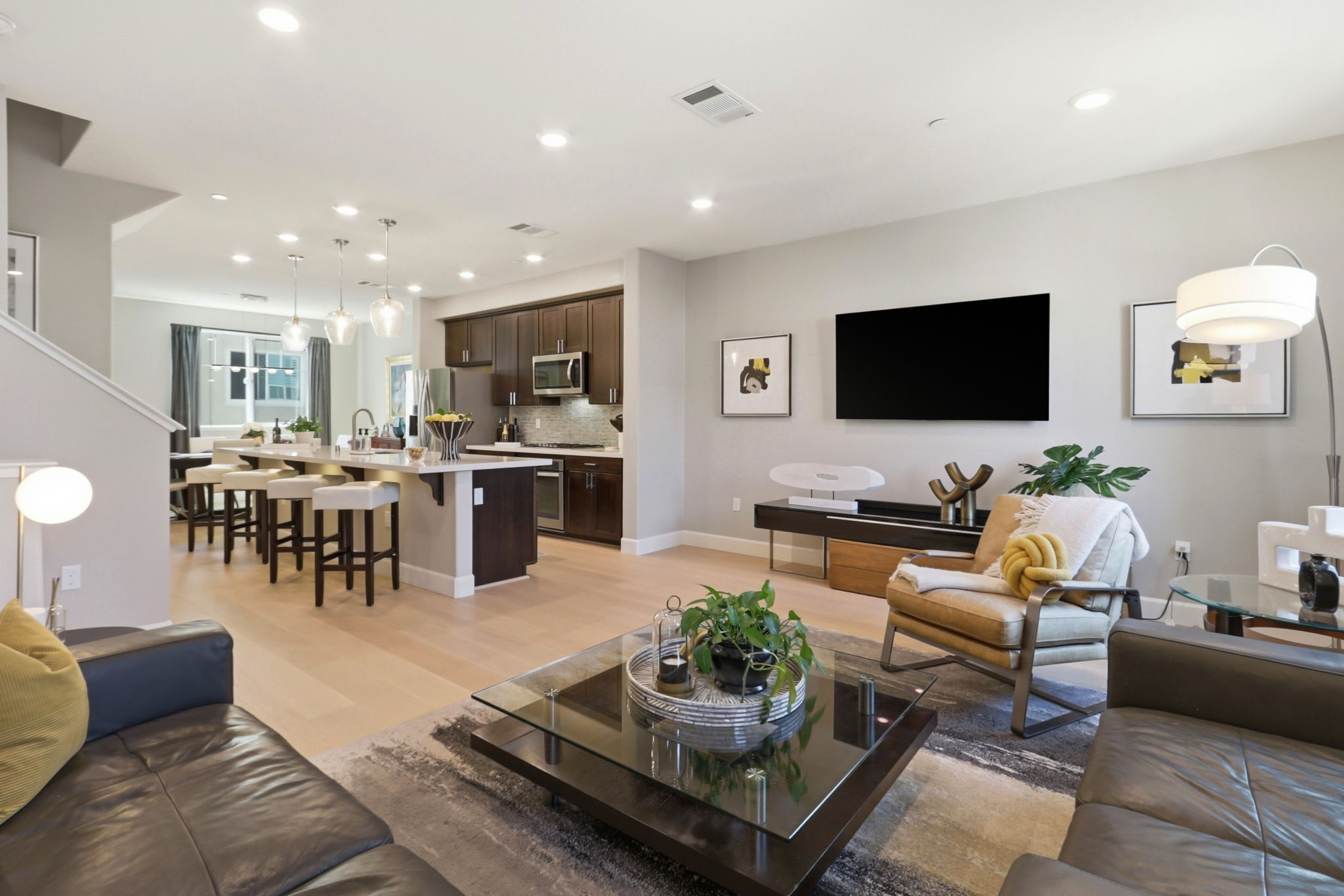 011_F8_3091 Lina St 4