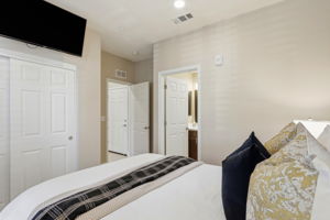 022_F8_3091 Lina St 4