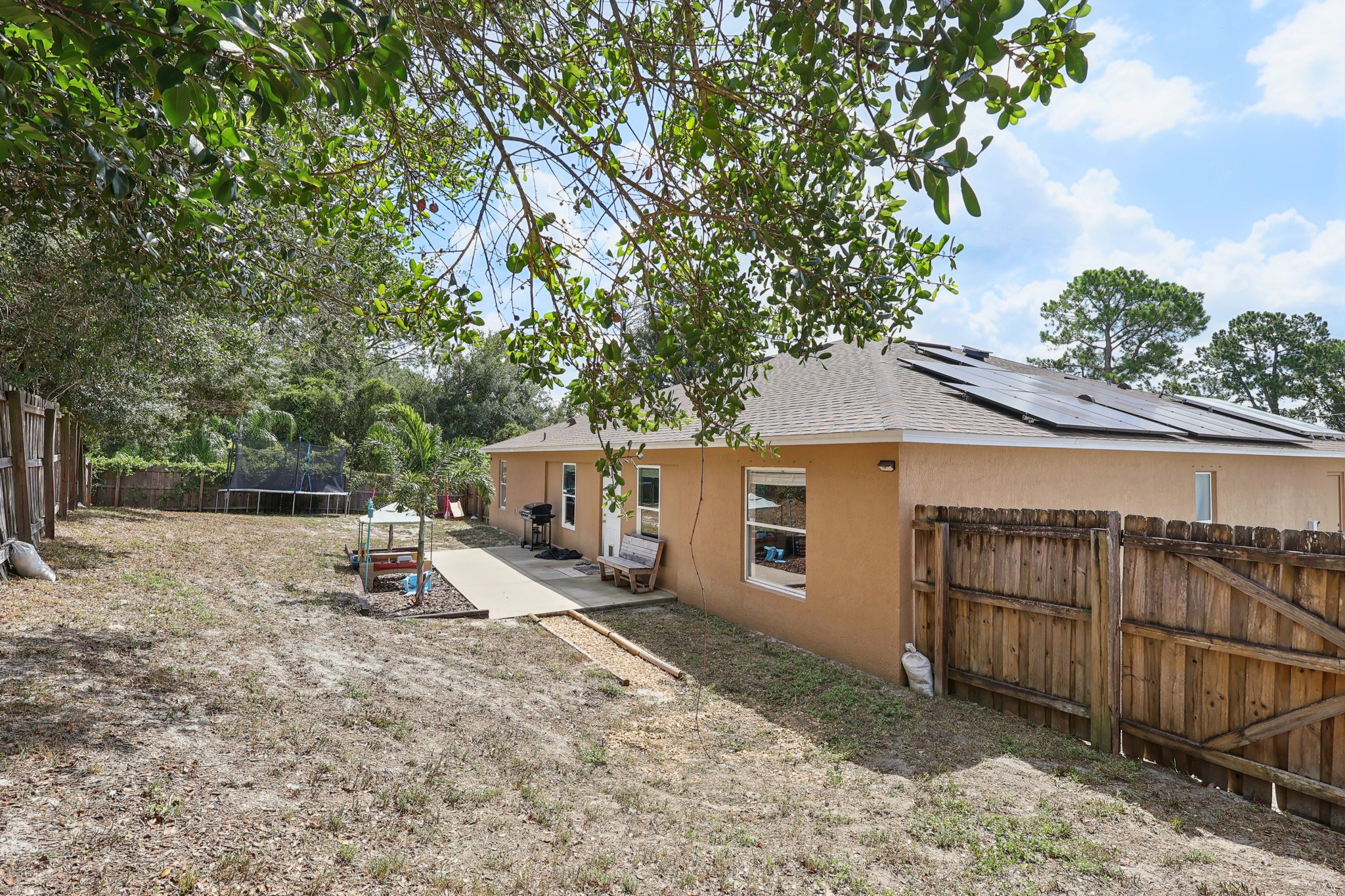 Branchville Dr-S0108-037.jpg
