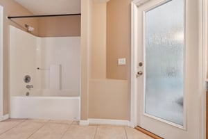 Branchville Dr-S0108-025.jpg