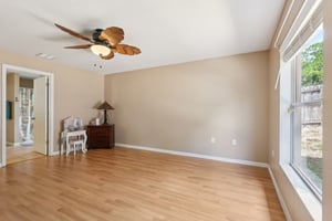 Branchville Dr-S0108-033.jpg