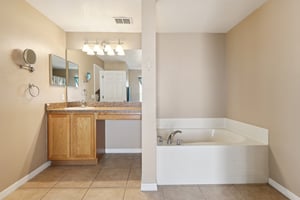 Branchville Dr-S0108-035.jpg