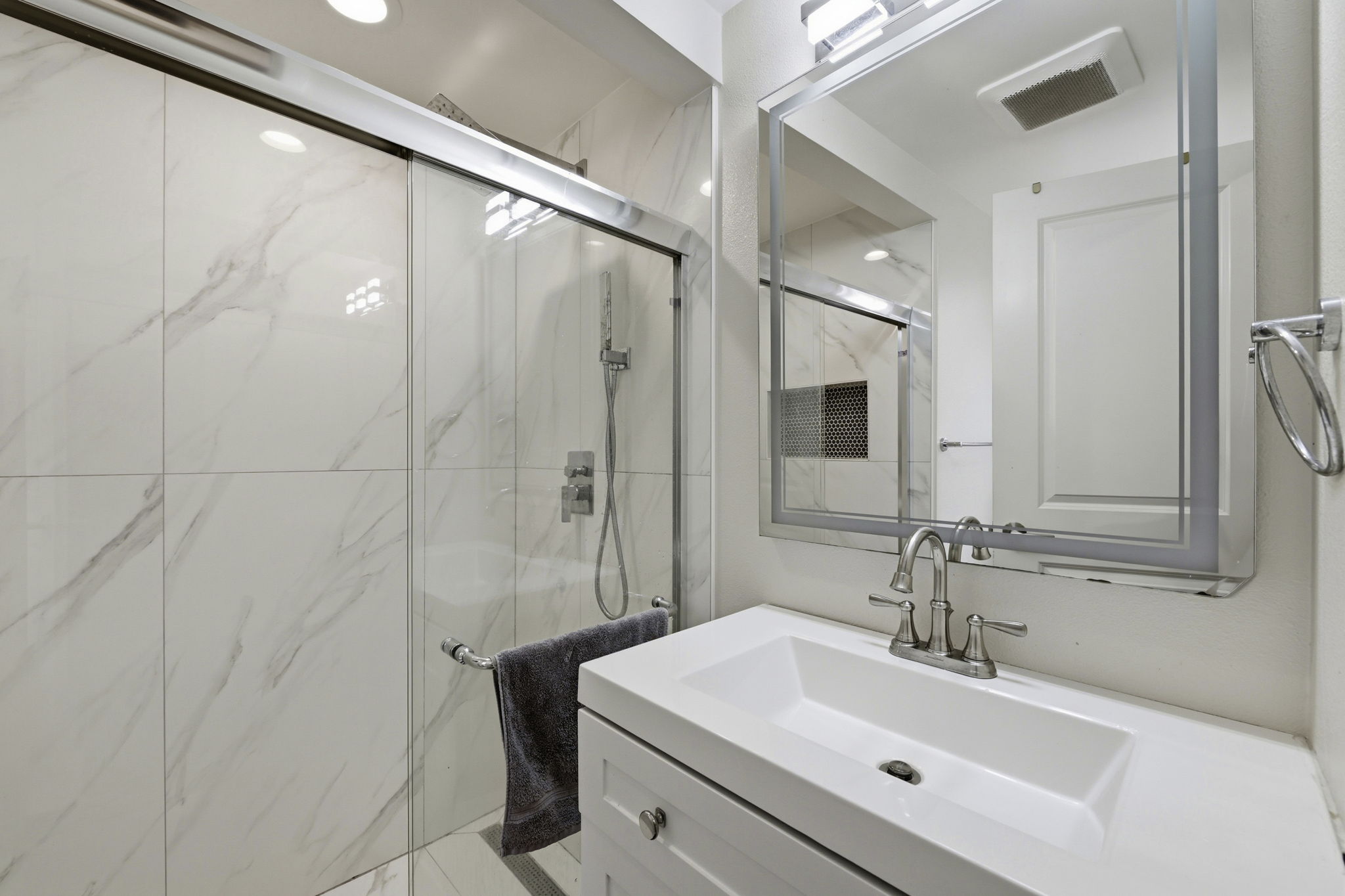  Photo 35