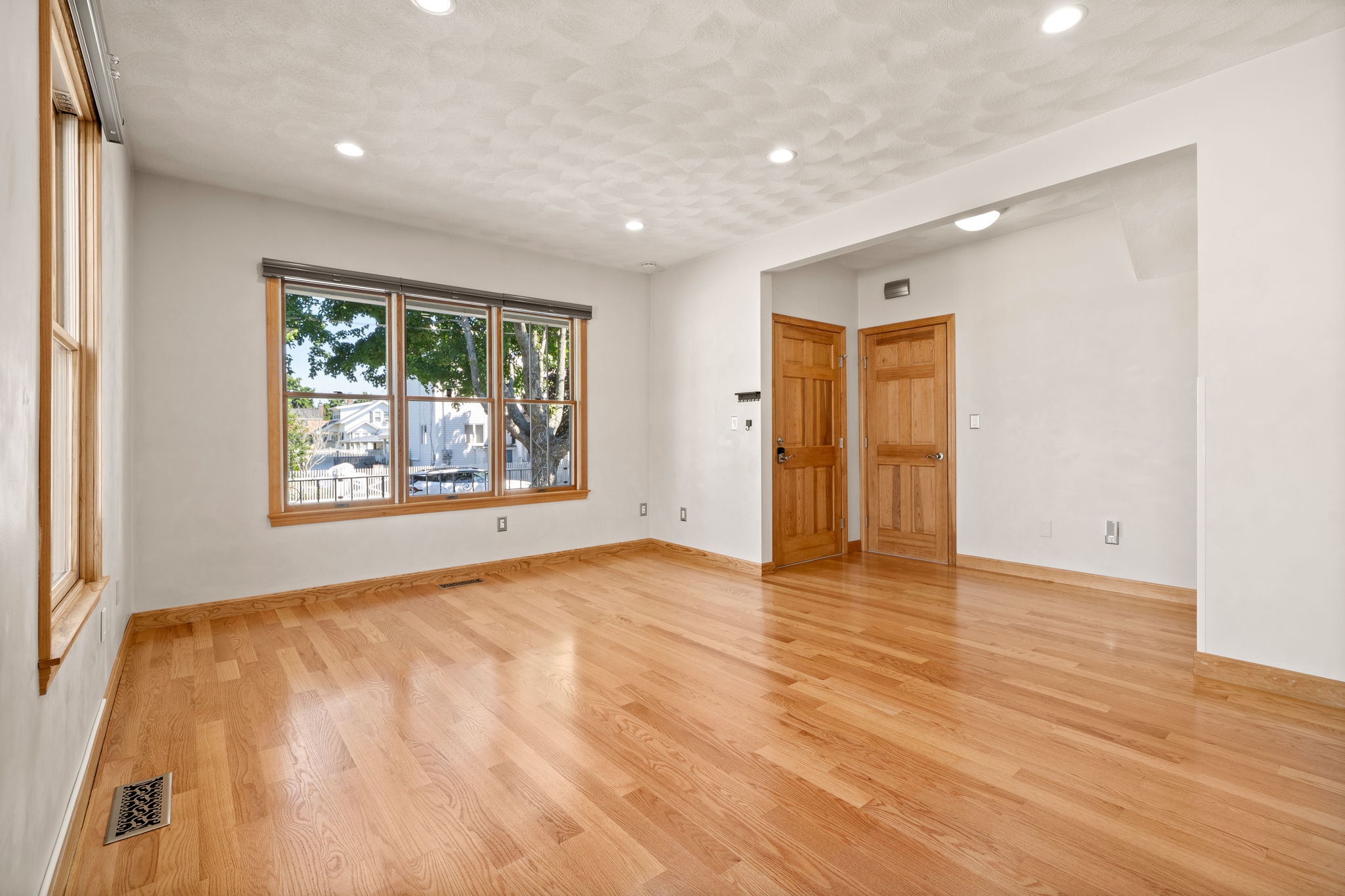 31 Bates St, Danvers, MA 01923, USA Photo 6