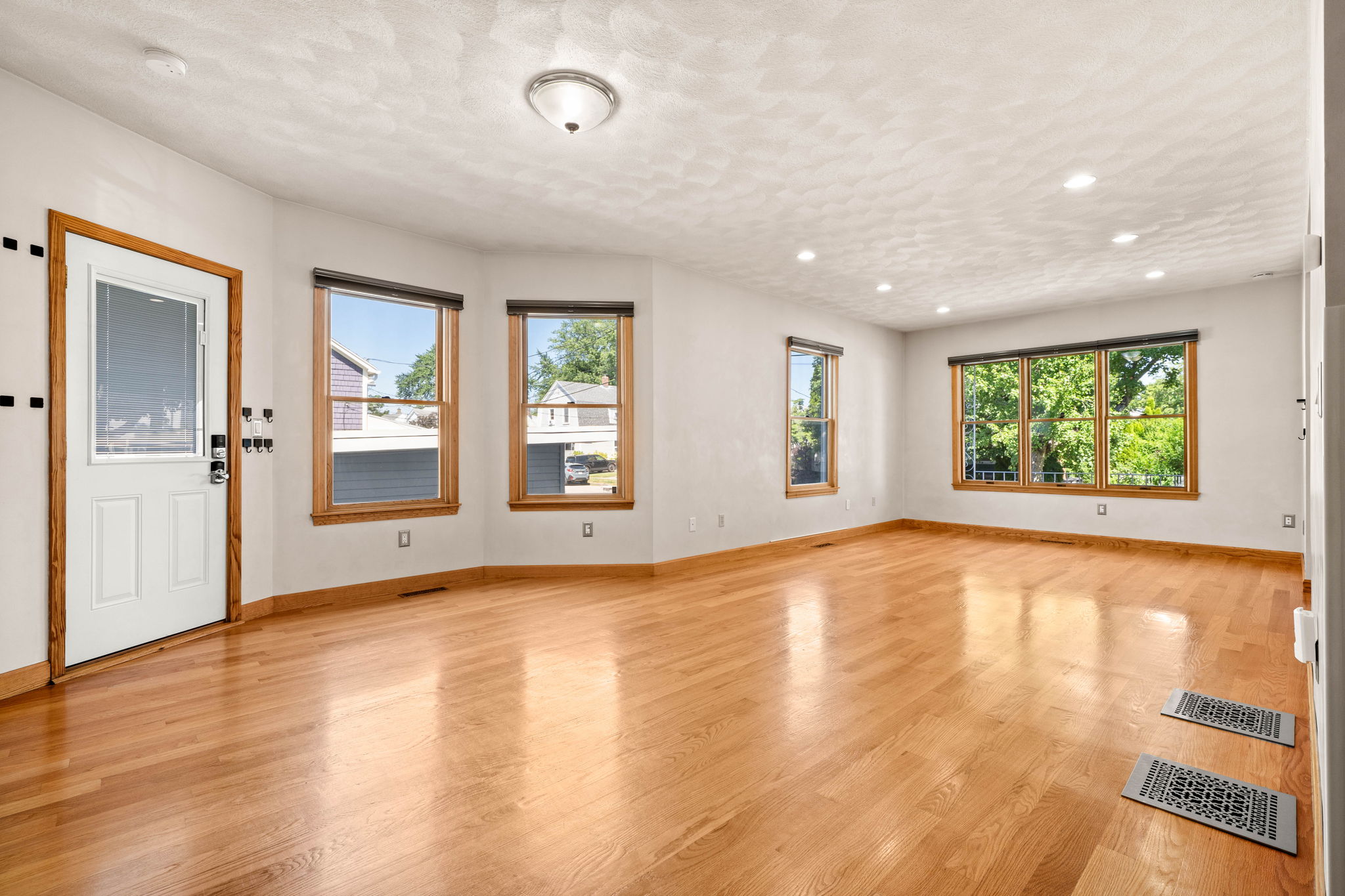 31 Bates St, Danvers, MA 01923, USA Photo 8