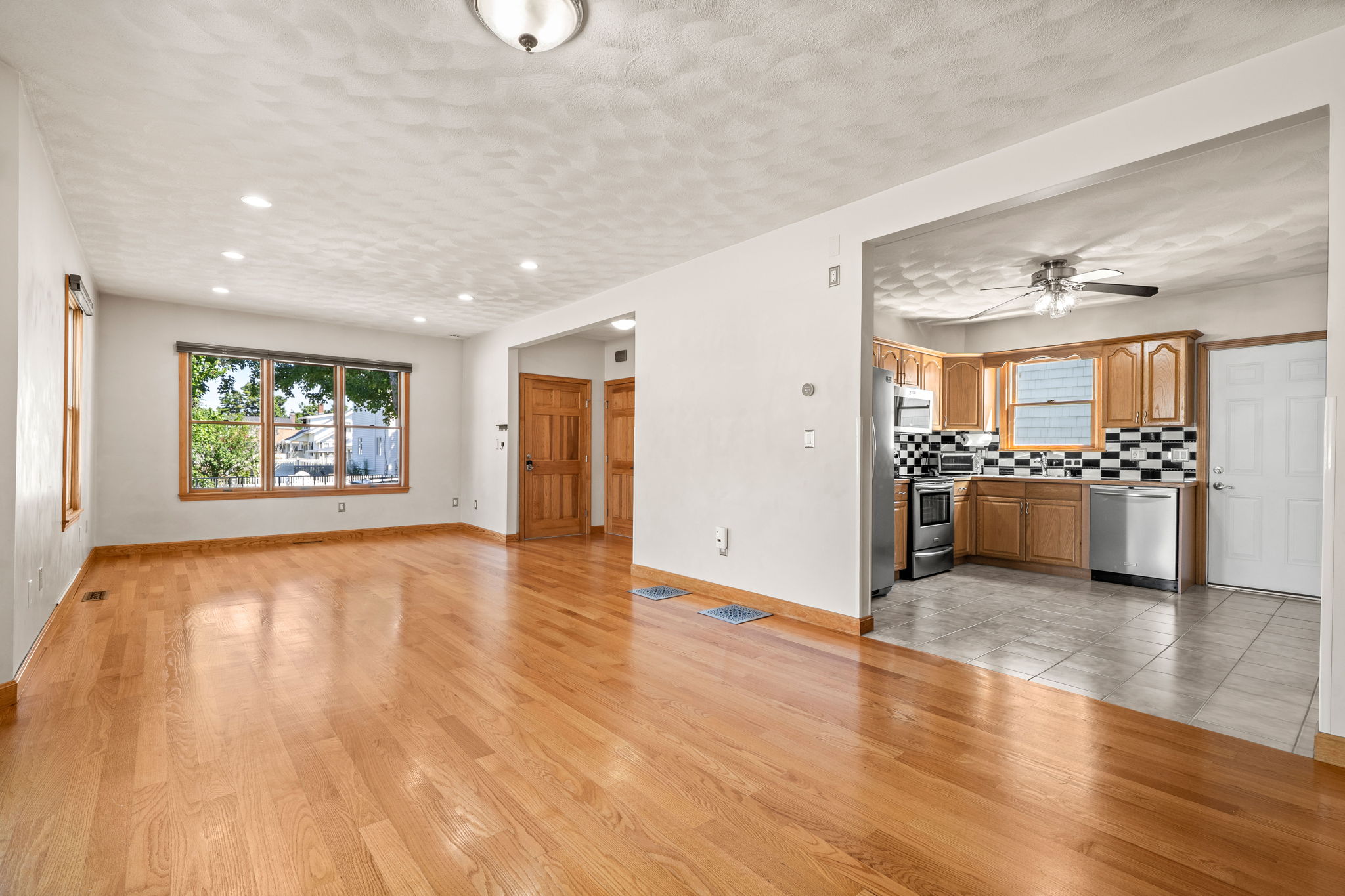 31 Bates St, Danvers, MA 01923, USA Photo 9