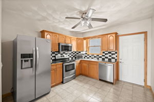 31 Bates St, Danvers, MA 01923, USA Photo 15