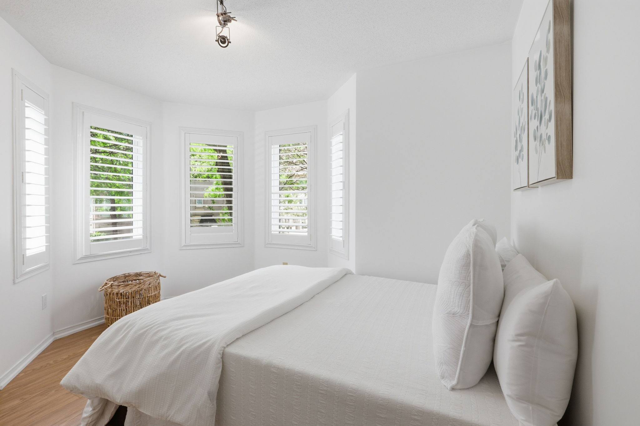 Property in Toronto — delivered property photograph 23