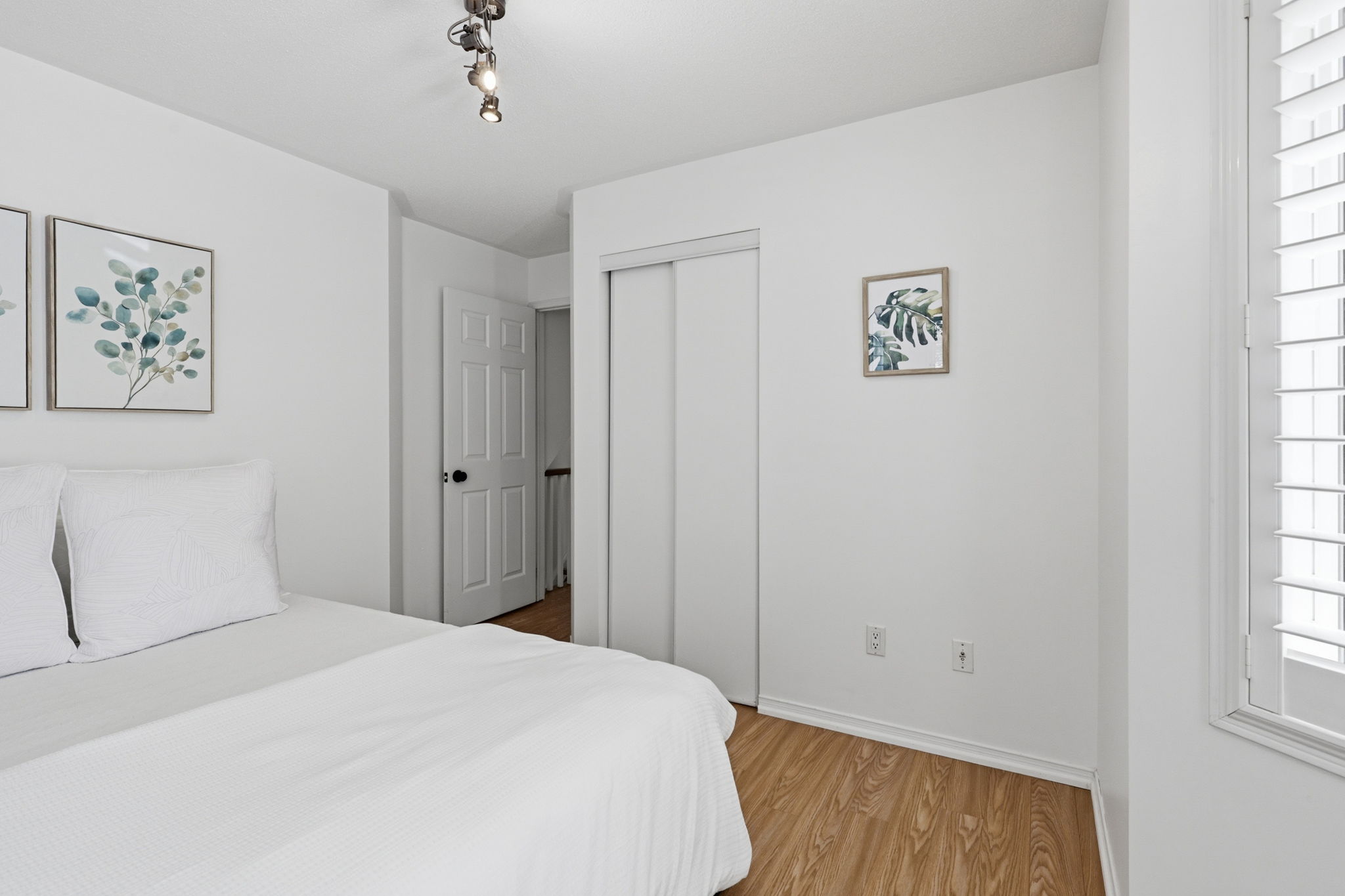 Property in Toronto — delivered property photograph 24