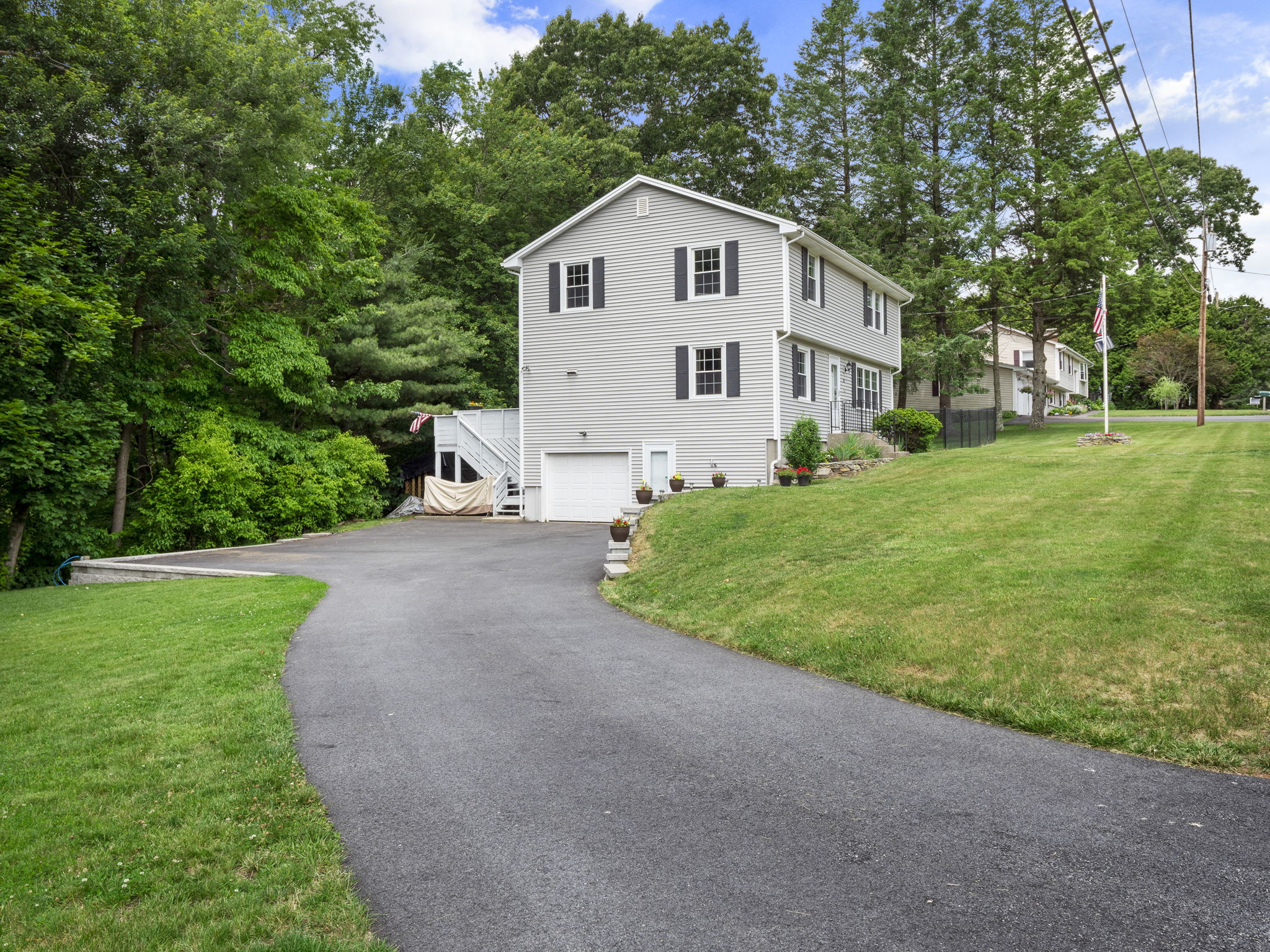 31 Hemlock Dr Millbury MA-48