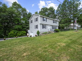 31 Hemlock Dr Millbury MA-45