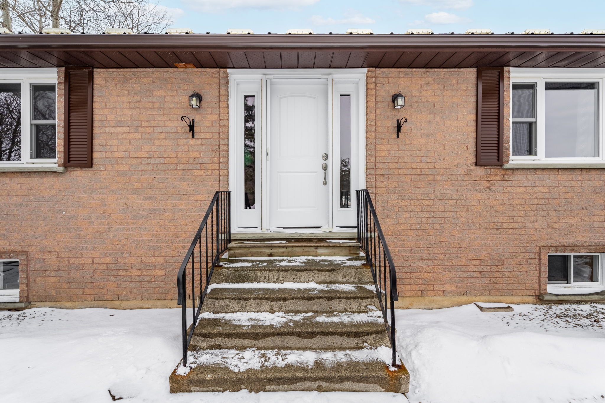 Front Porch/Entrance