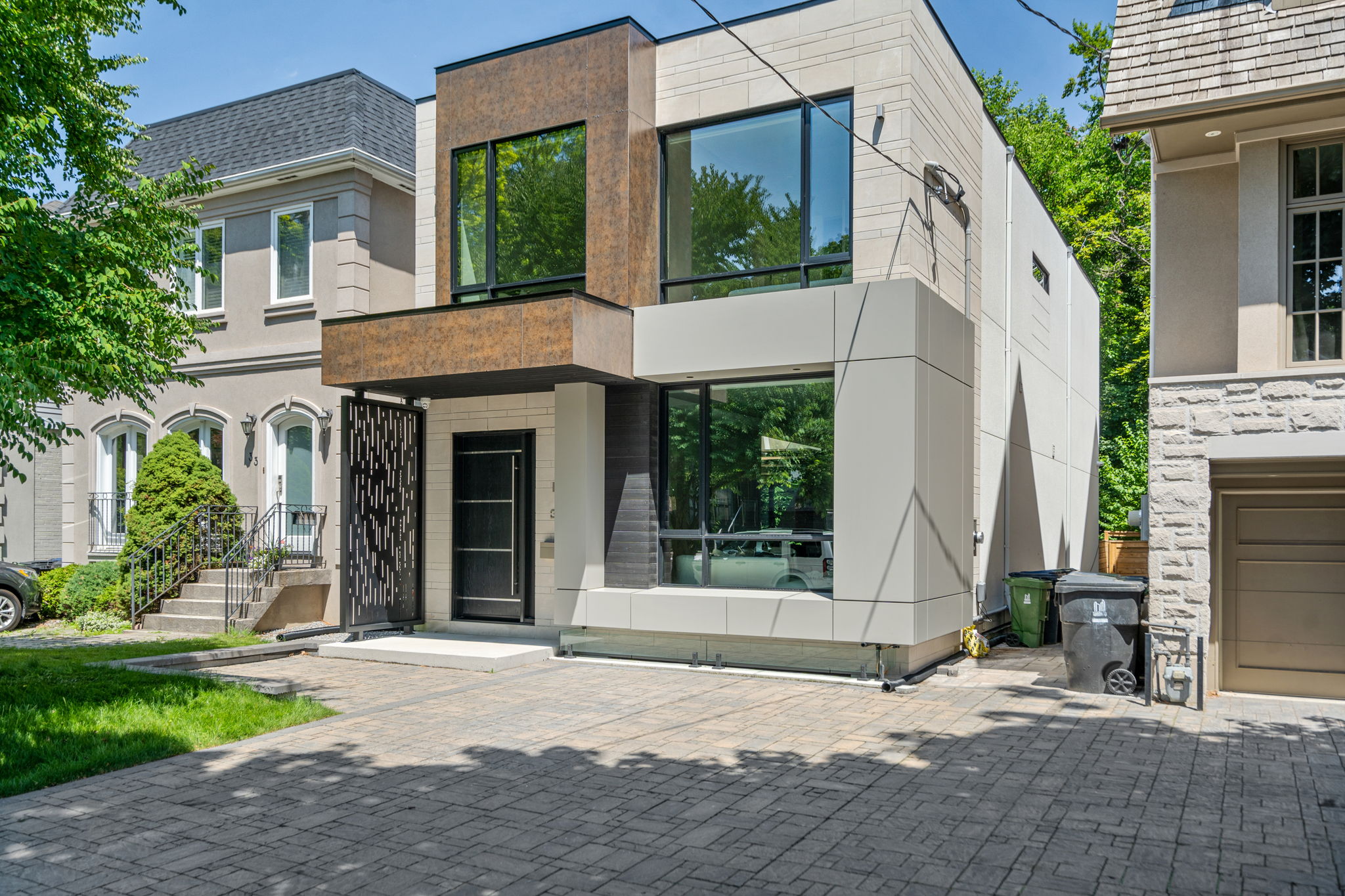 31 Hoyle Ave Toronto, ON M4S 2X5