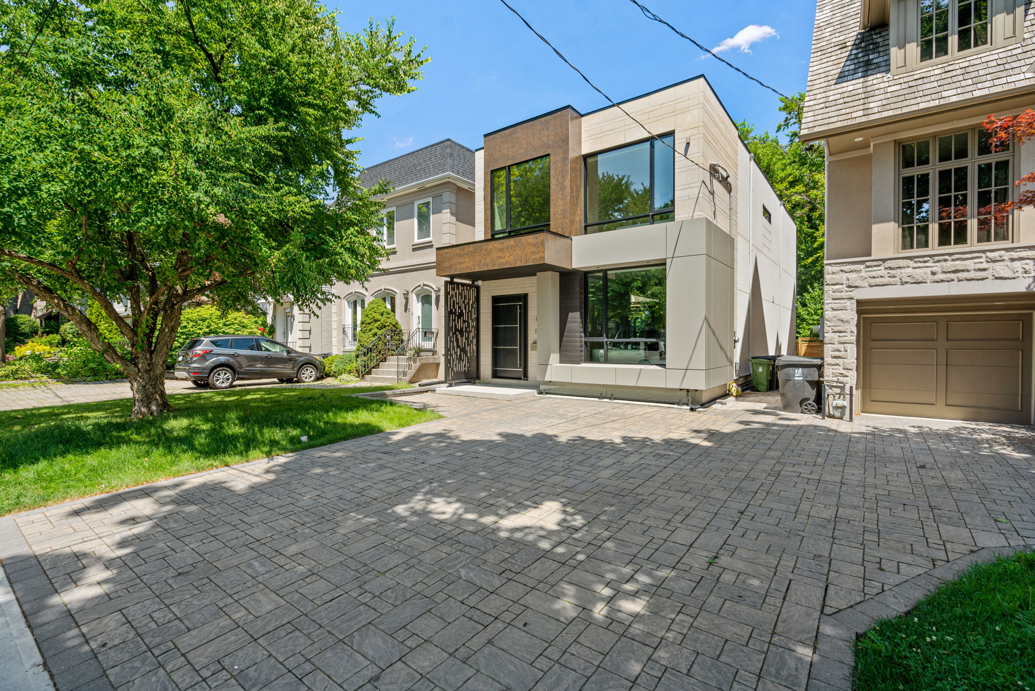 31 Hoyle Ave Toronto, ON M4S 2X5
