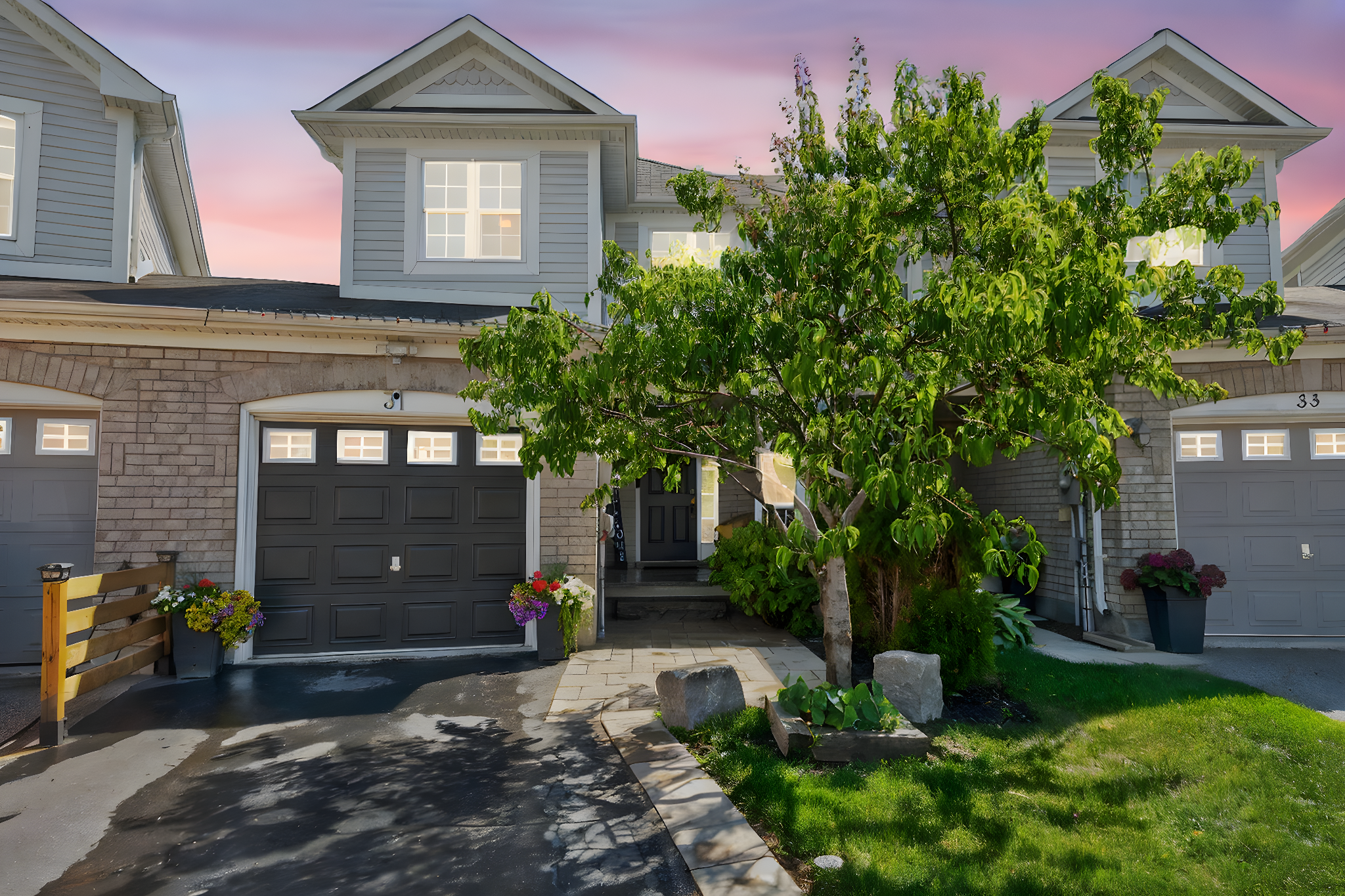 31 Lancaster Court, Barrie003 day to dusk.jpeg