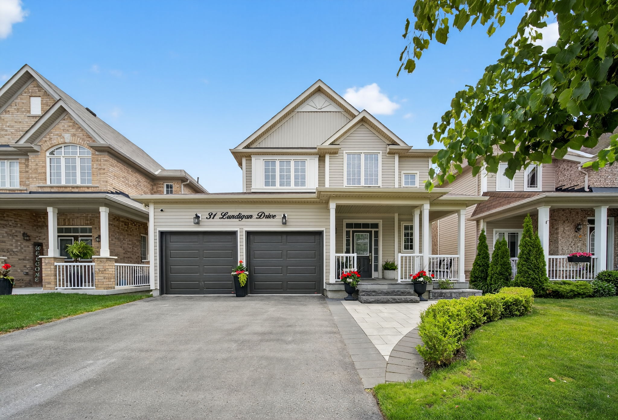 31 Lundigan Dr Georgina, ON L4P 0C2