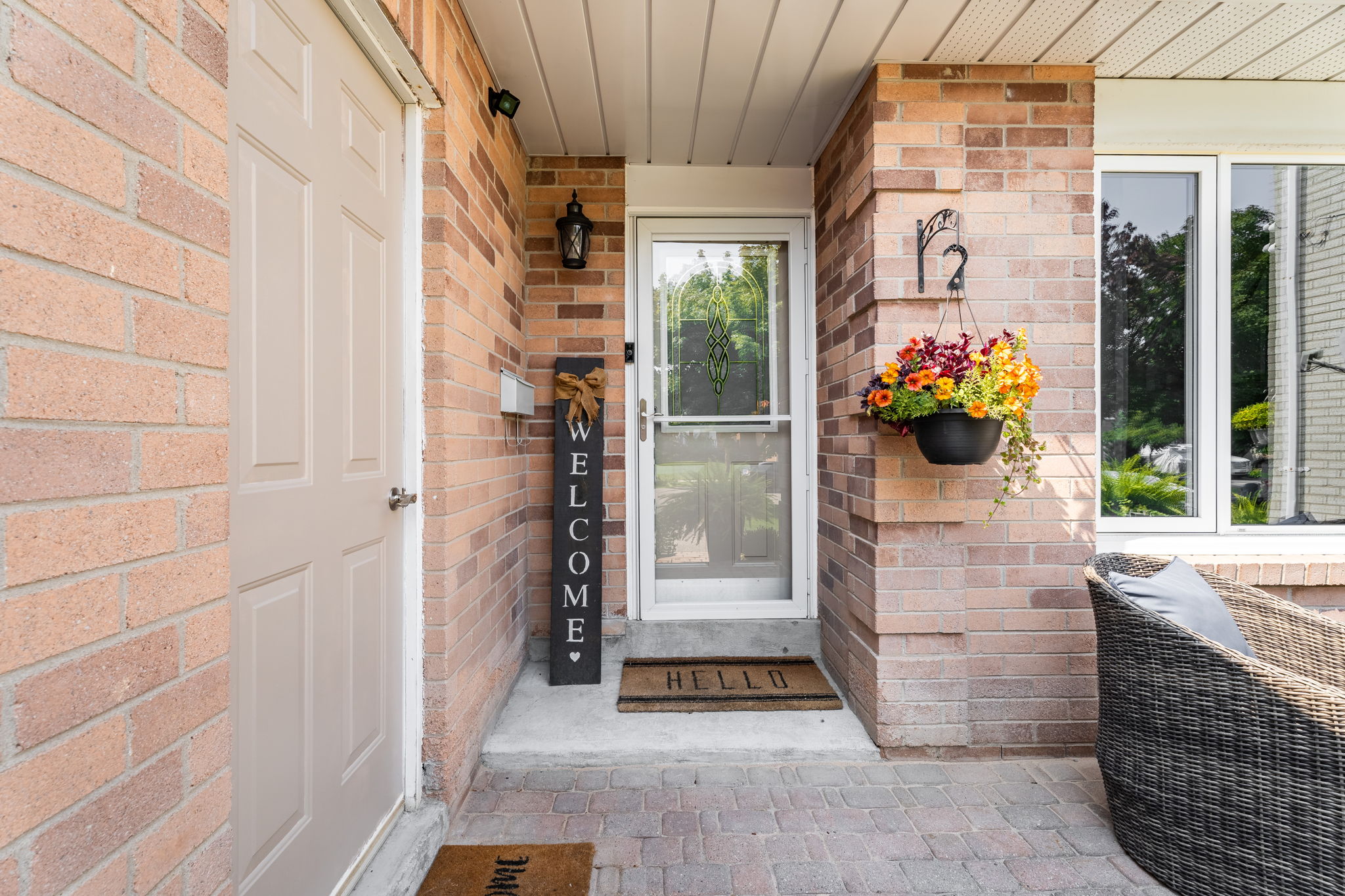 Front Porch/Entrance