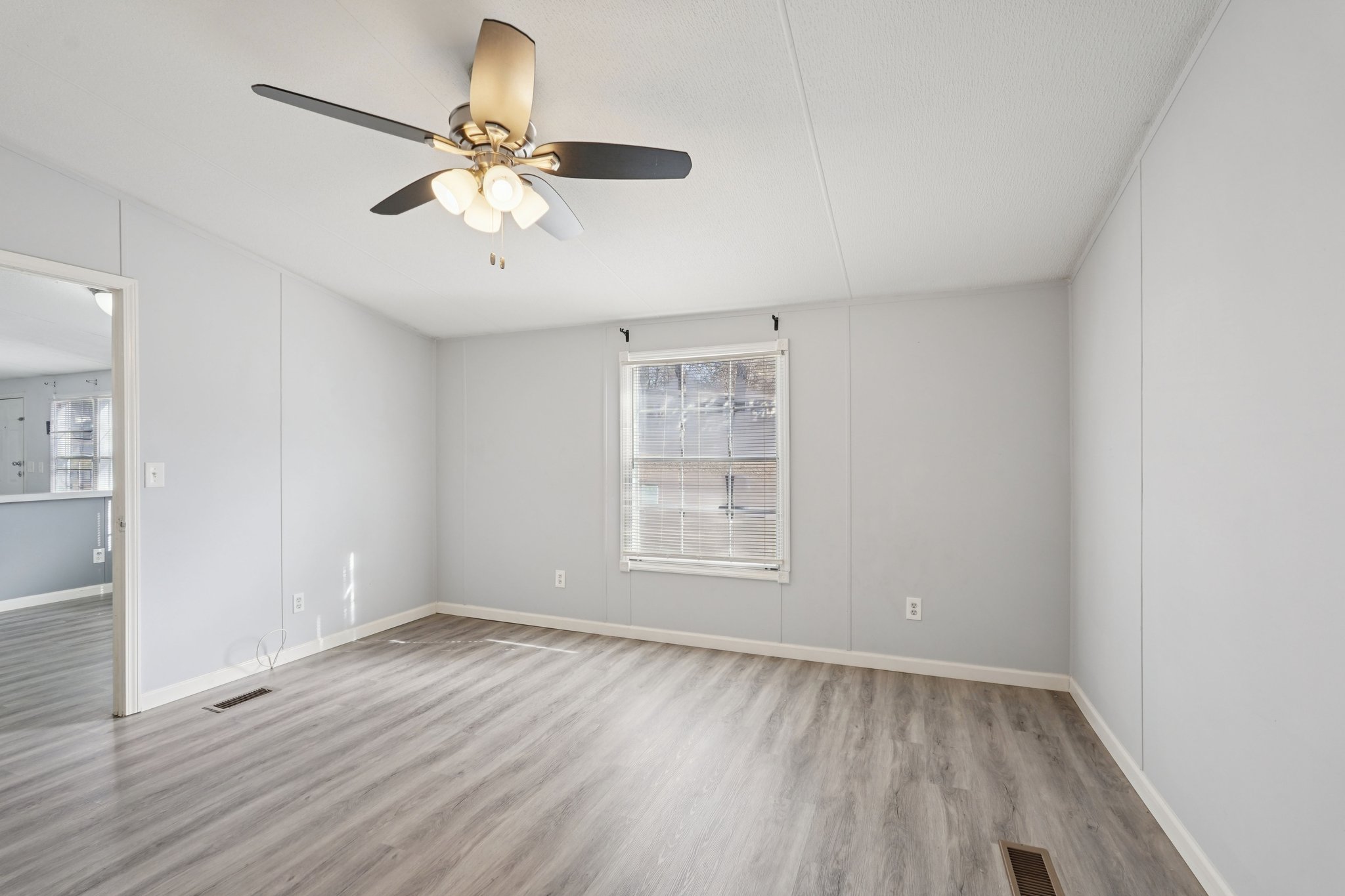 Pine Burr Dr-S3112-021.jpg