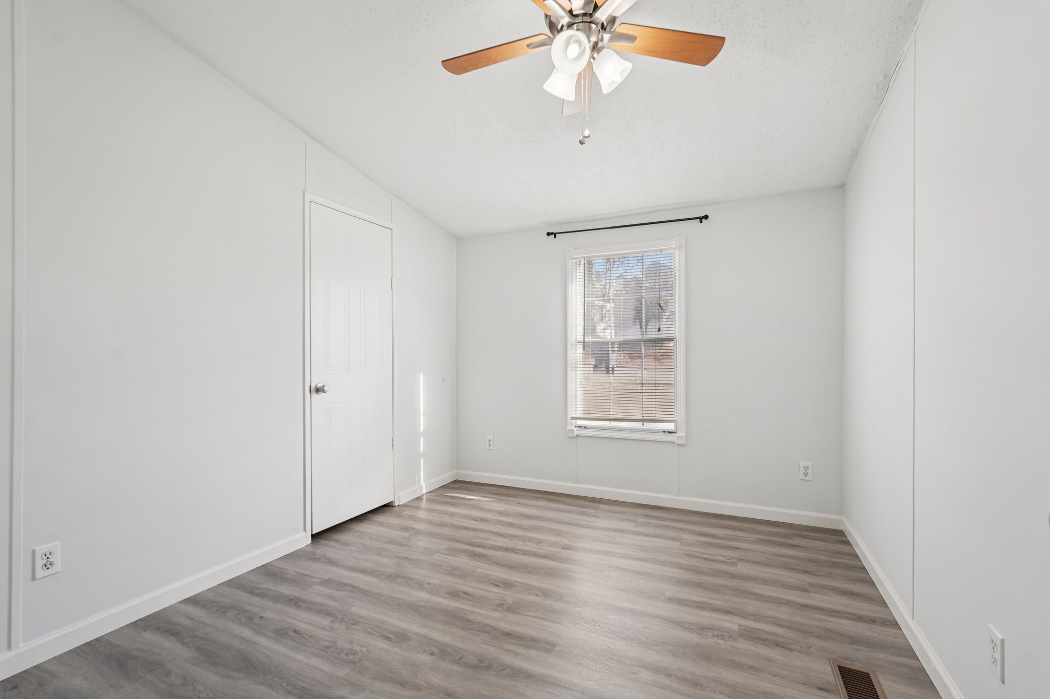 Pine Burr Dr-S3112-030.jpg