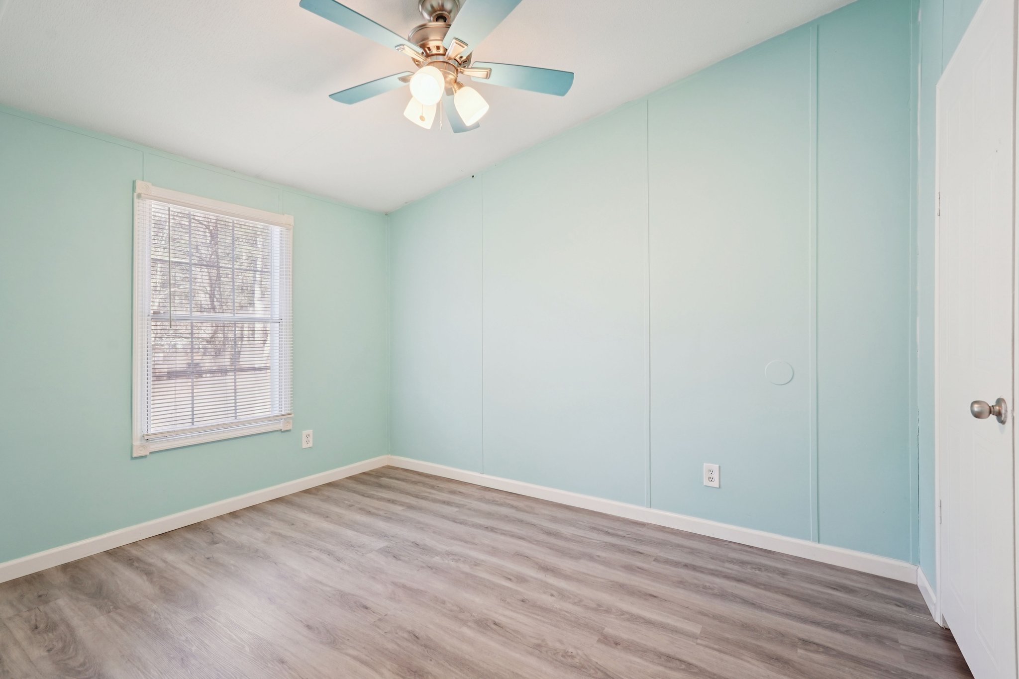 Pine Burr Dr-S3112-032.jpg