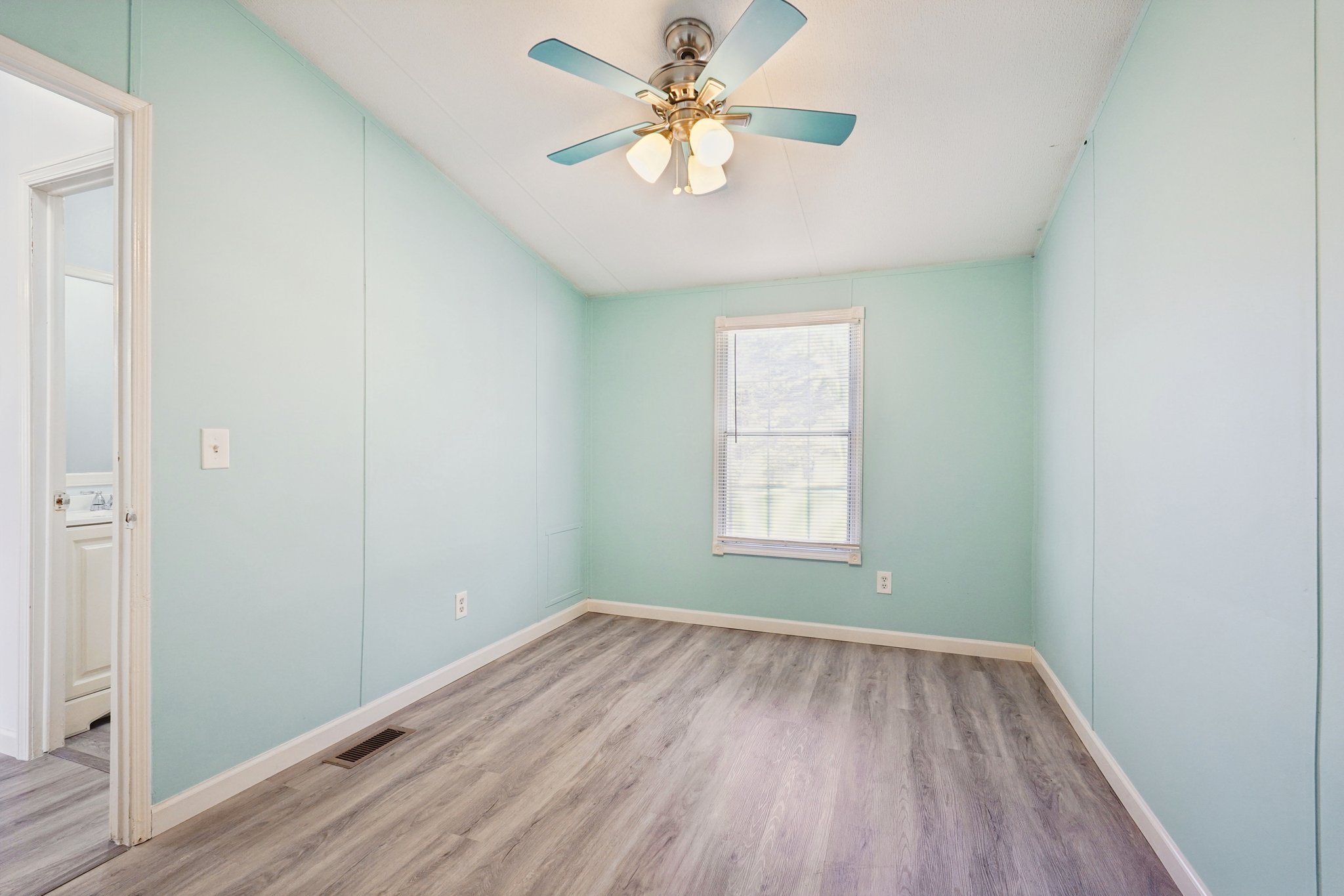 Pine Burr Dr-S3112-033.jpg