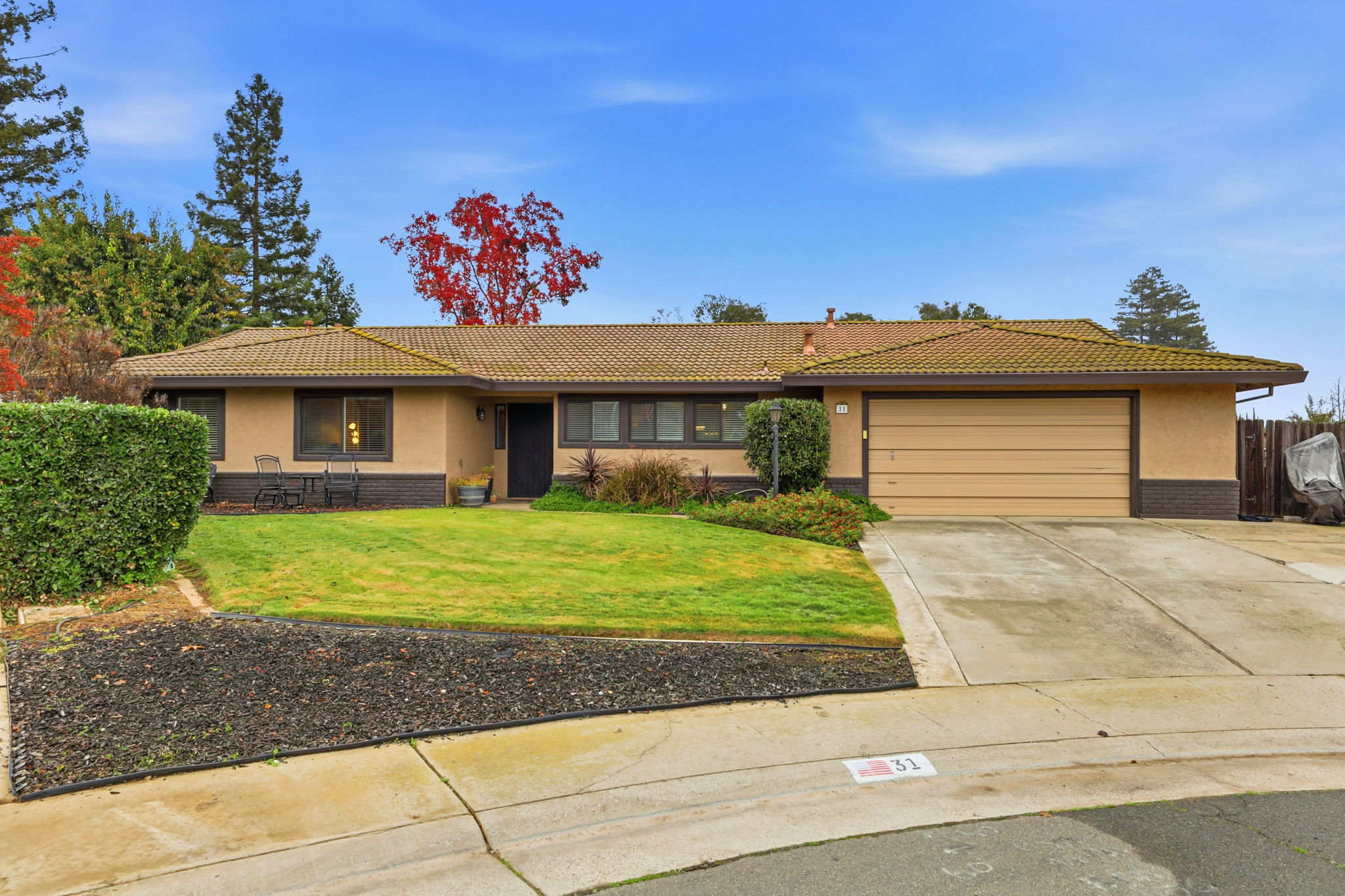 002_F8_31 Royal Ct Galt,