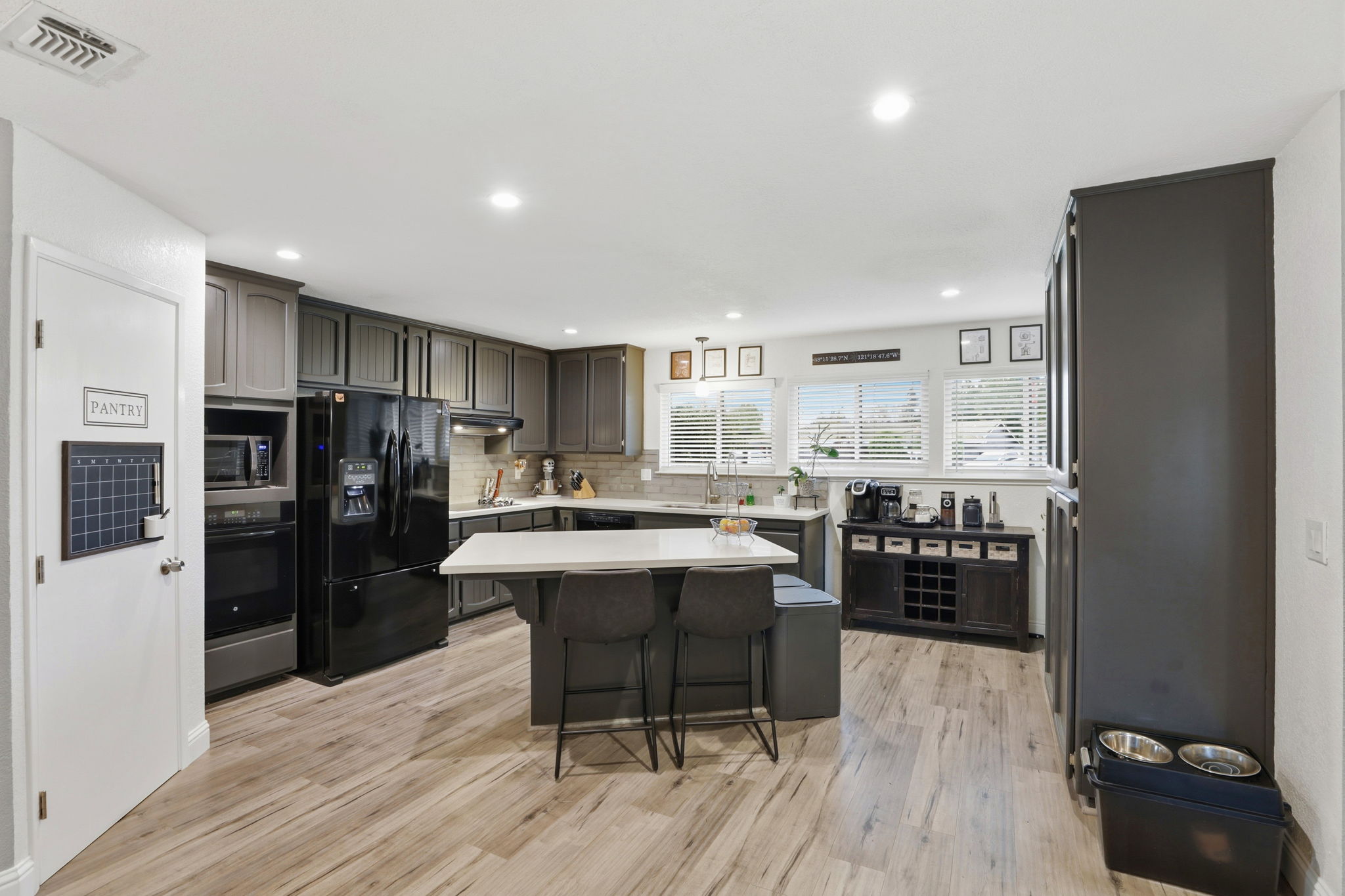 009_F8_31 Royal Ct Galt,