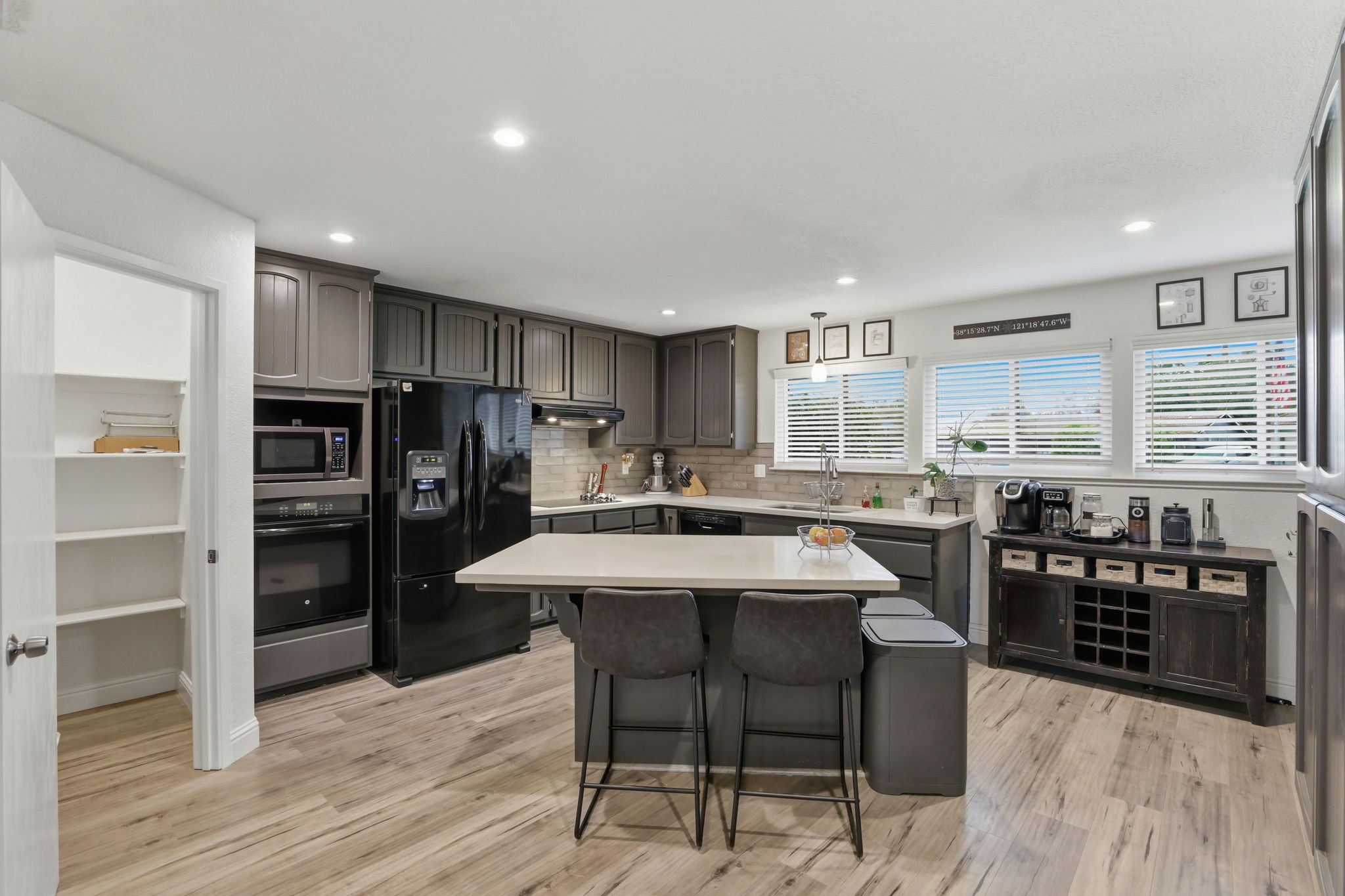 012_F8_31 Royal Ct Galt,