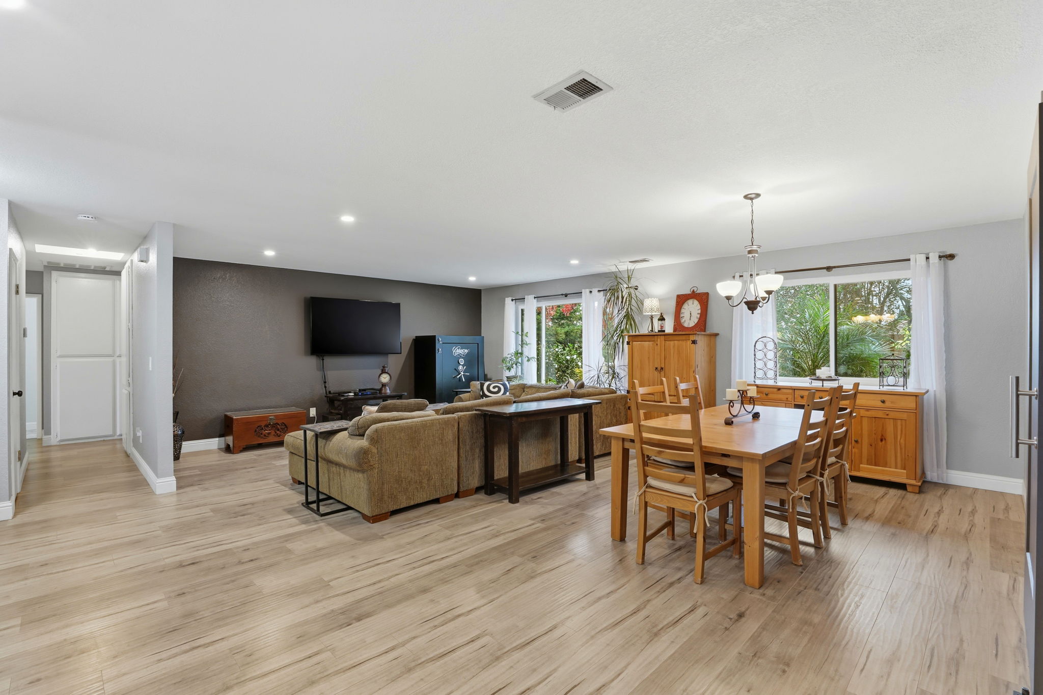 017_F8_31 Royal Ct Galt,