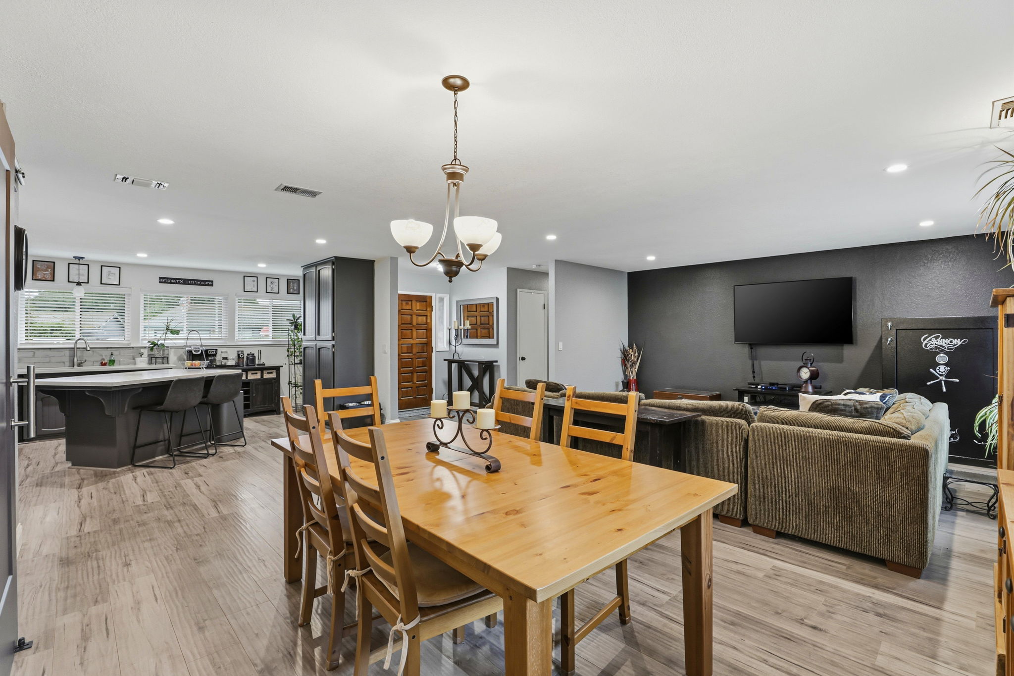 018_F8_31 Royal Ct Galt,