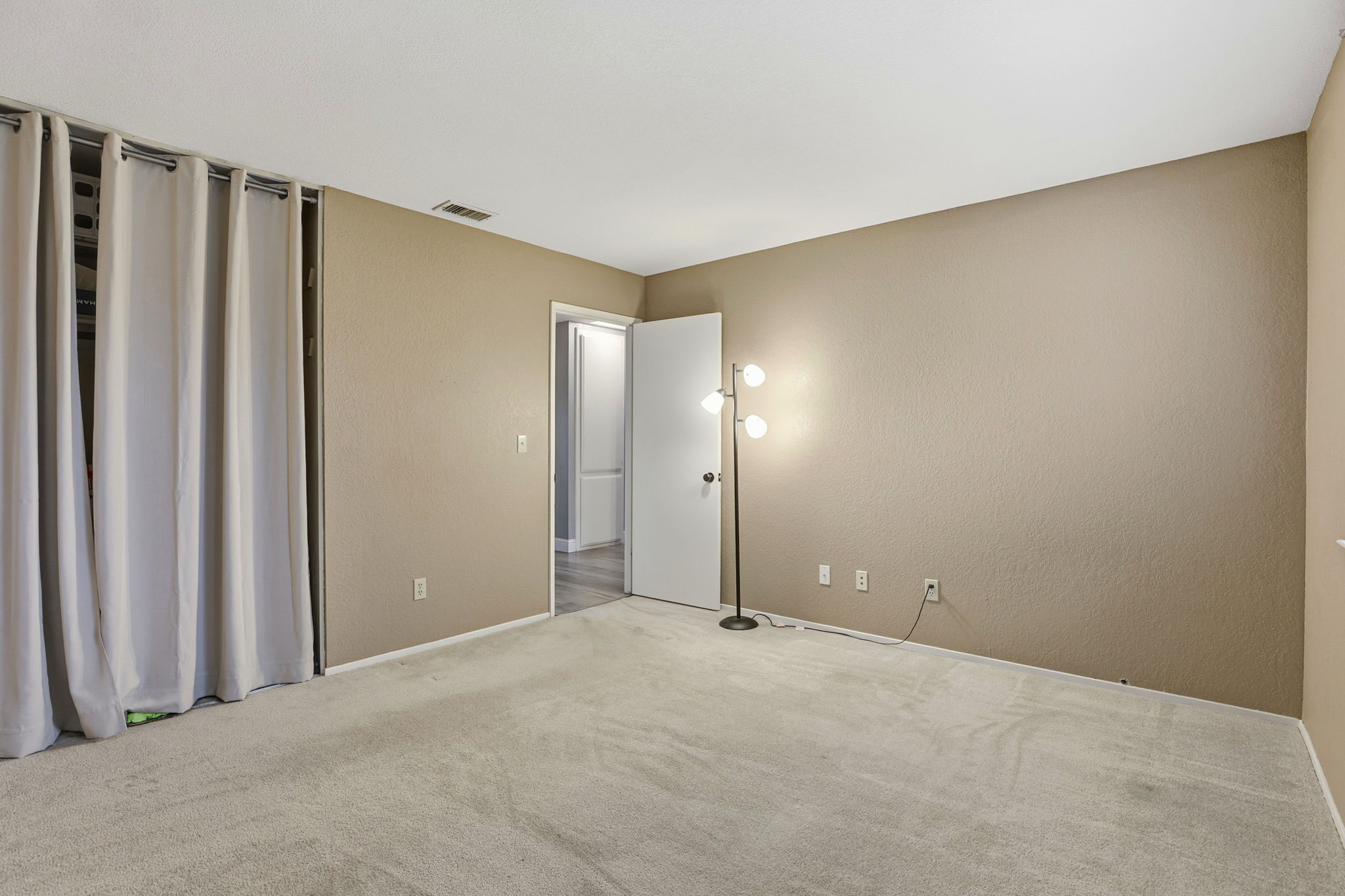 025_F8_31 Royal Ct Galt,