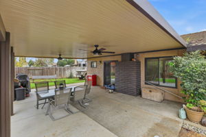 033_F8_31 Royal Ct Galt,